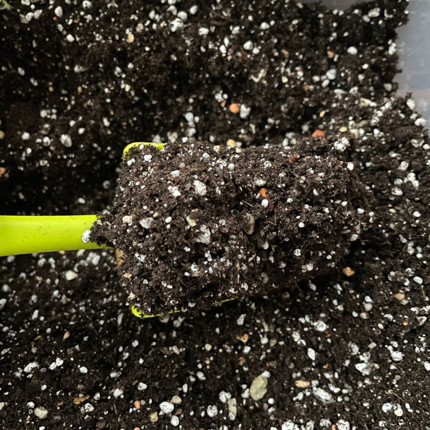 Premium Potting Mix β Ready-to-Use Soil Blend for Healthy Plant Growth